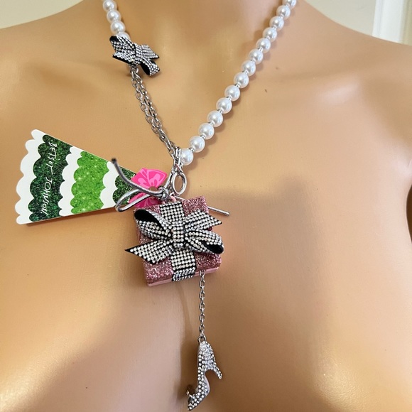 New Betsey Johnson Pearl Crystal Present Convertible Ornament Short  Necklace - Picture 15 of 16
